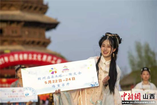 千年应县木塔秀出“文艺范”：汉服爱好者快闪走秀