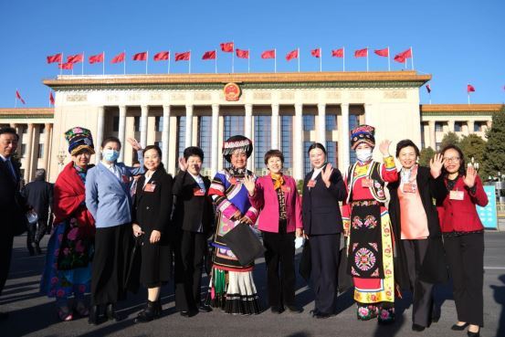人民代表用生动故事讲述中国之变