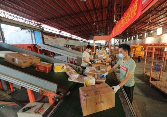 中国快递服务覆盖全国95%建制村