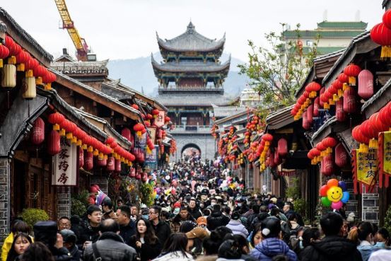 中国地方两会展示发展信心
