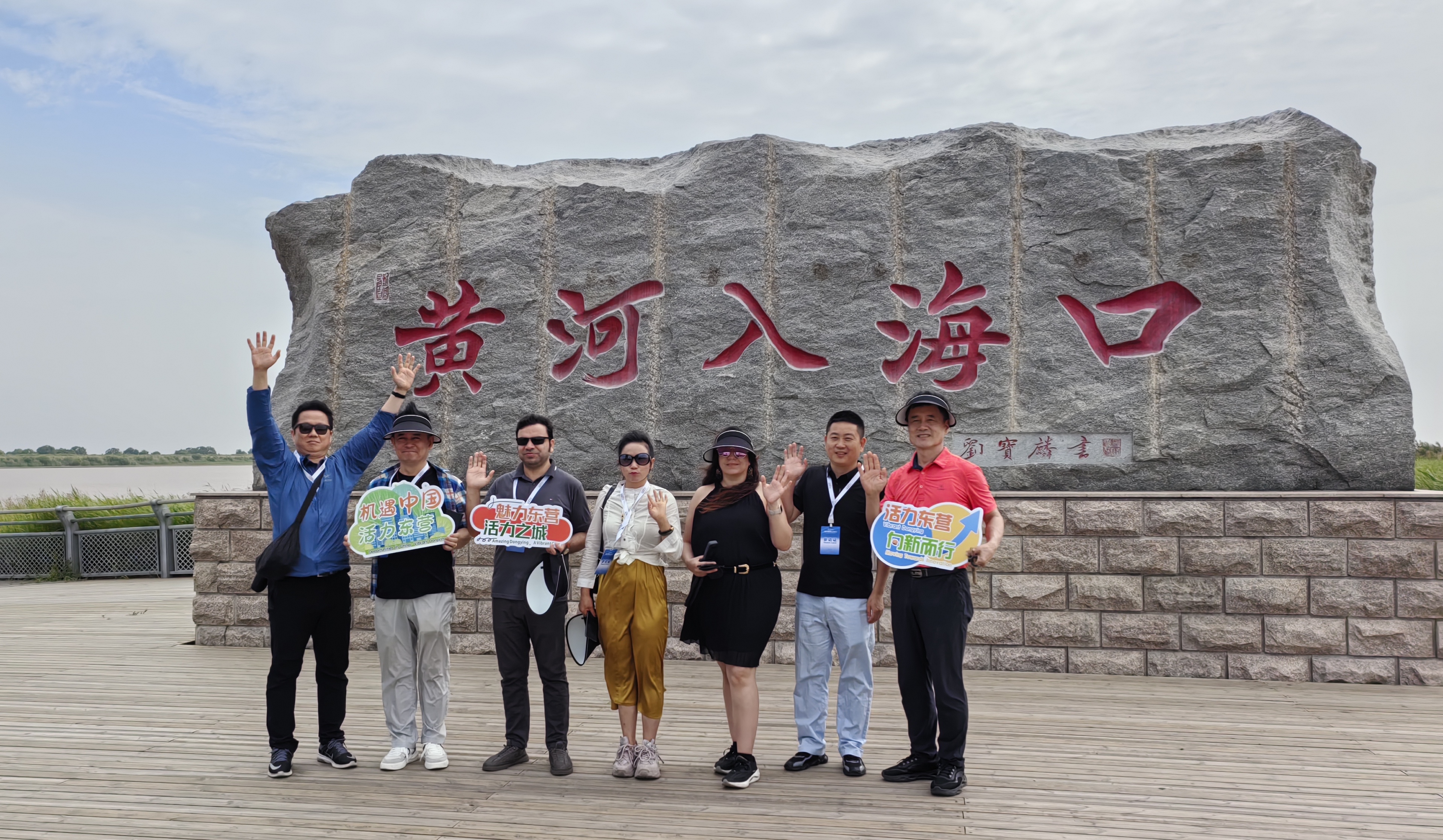 海外媒体走进黄河入海口 目睹千年古河 惊叹黄河壮丽景象
