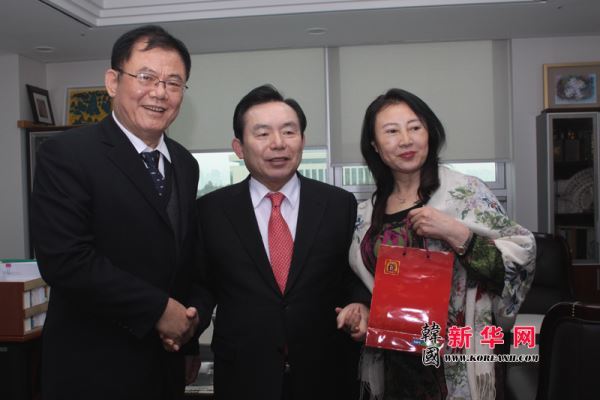 世界华人青少年艺术节组委会访问韩国国会议员李仁济