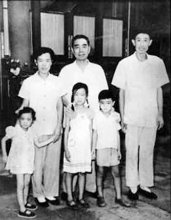 周恩来一生高风亮节 为何破例为恩师之子找工作