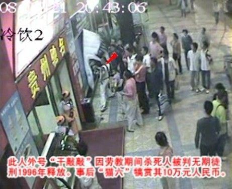图：“干敲敲”撕除澄清布标