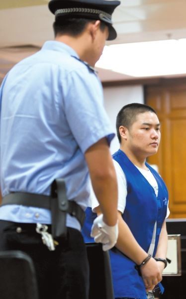 两90后抢废品站致2死2伤 女青年现场装死保命