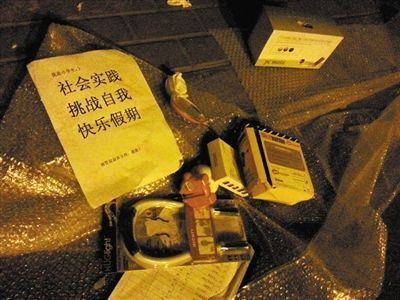 父亲陪女儿摆摊被殴 城管称双方都有责任