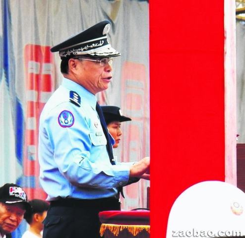 参谋总长严明接掌国防部 台湾一周内两换国防部长
