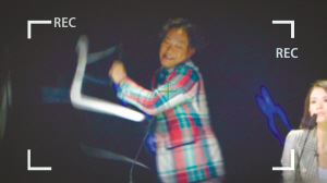 陈奕迅录"最强音"生气摔椅？ 视频曝光(图)