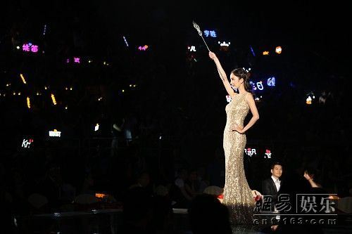 刘恺威亚偶隔空示爱杨幂 唐嫣现场被文章逼婚