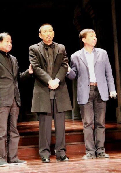 陈道明高烧无法演出被120拉走 登台致歉险晕倒