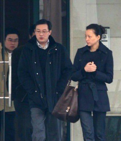 董卿被曝素颜陪“土豪”男友吃饭 同返香闺